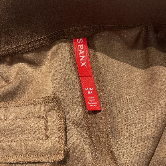 NWT SPANX Carefree Crepe Pleated Trouser Women's Medium Cedar - Picture 8 of 8